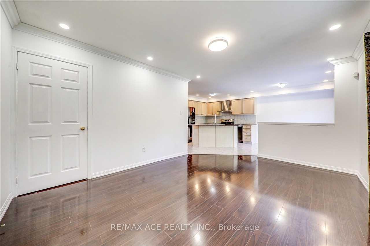 Photo 11 of 35 Pitchpine Drive, Scarborough, Rouge — HOMEH