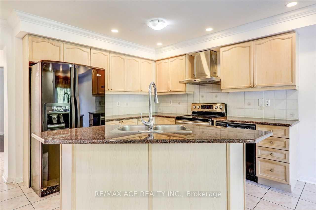 Photo 13 of 35 Pitchpine Drive, Scarborough, Rouge — HOMEH