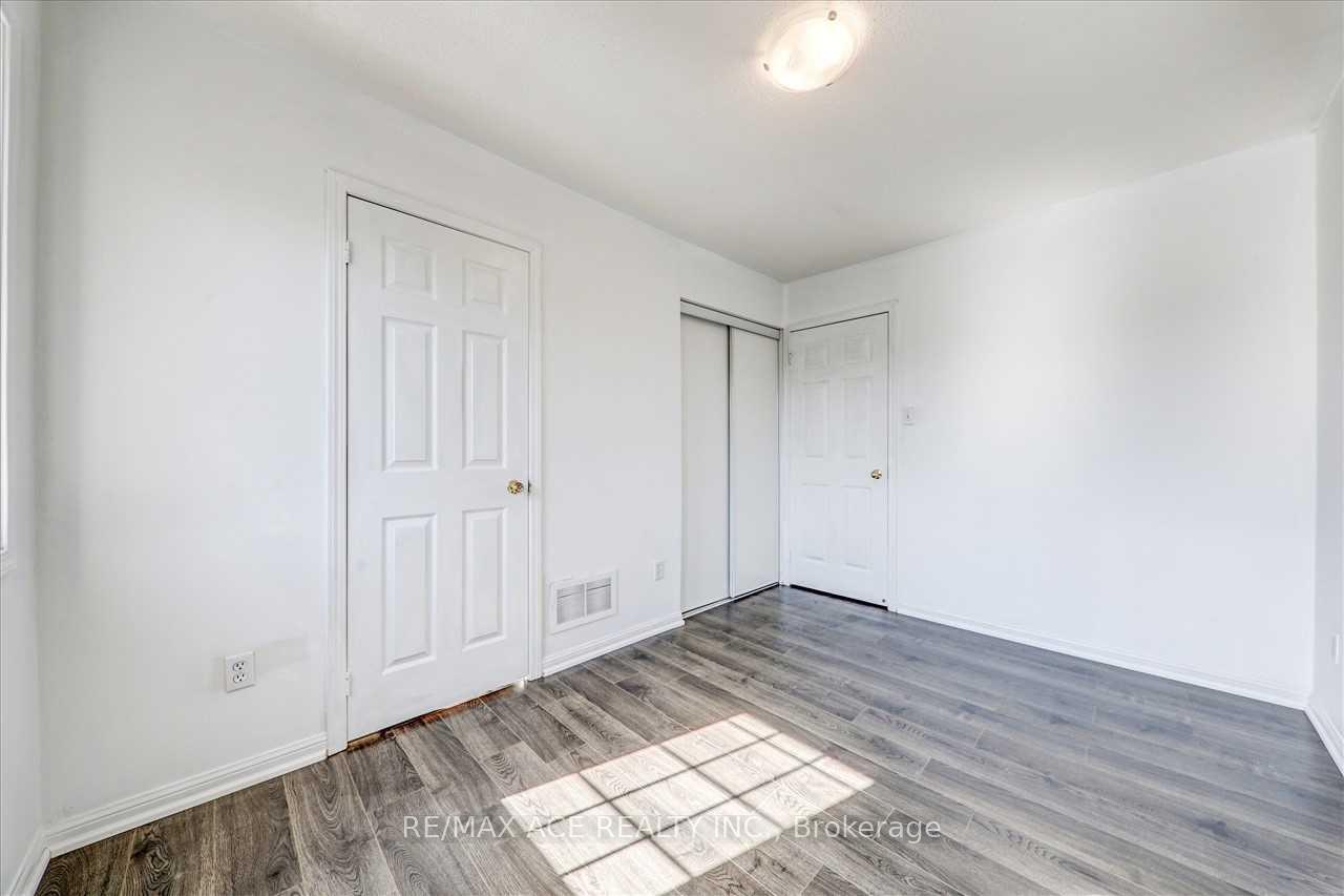 Photo 23 of 35 Pitchpine Drive, Scarborough, Rouge — HOMEH