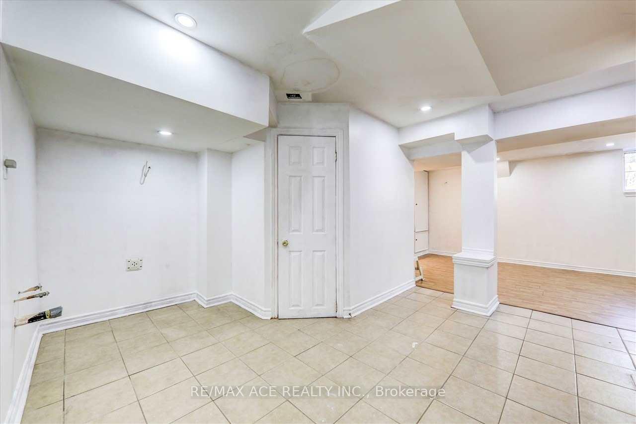 Photo 32 of 35 Pitchpine Drive, Scarborough, Rouge — HOMEH