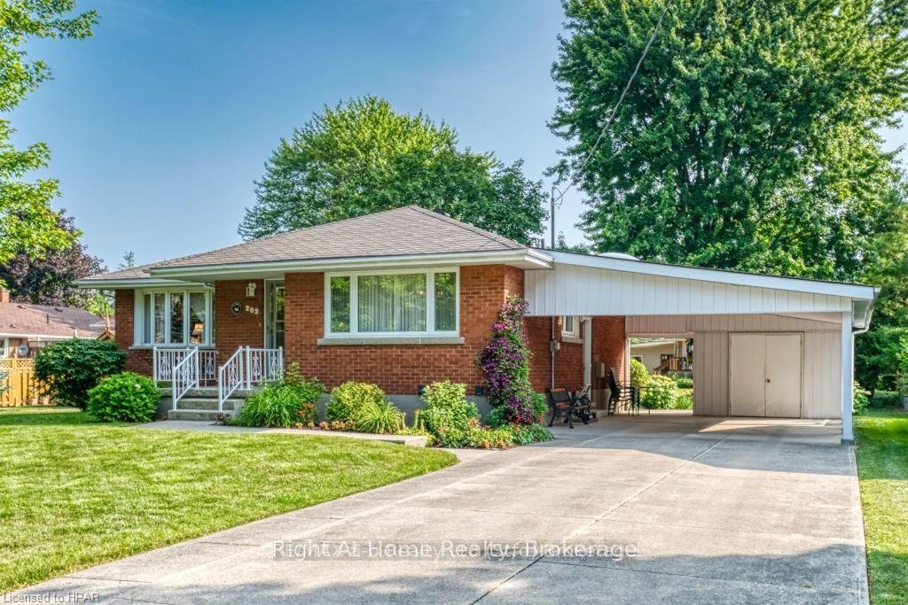 Photo 2 of 202 Easson Street, Stratford — HOMEH