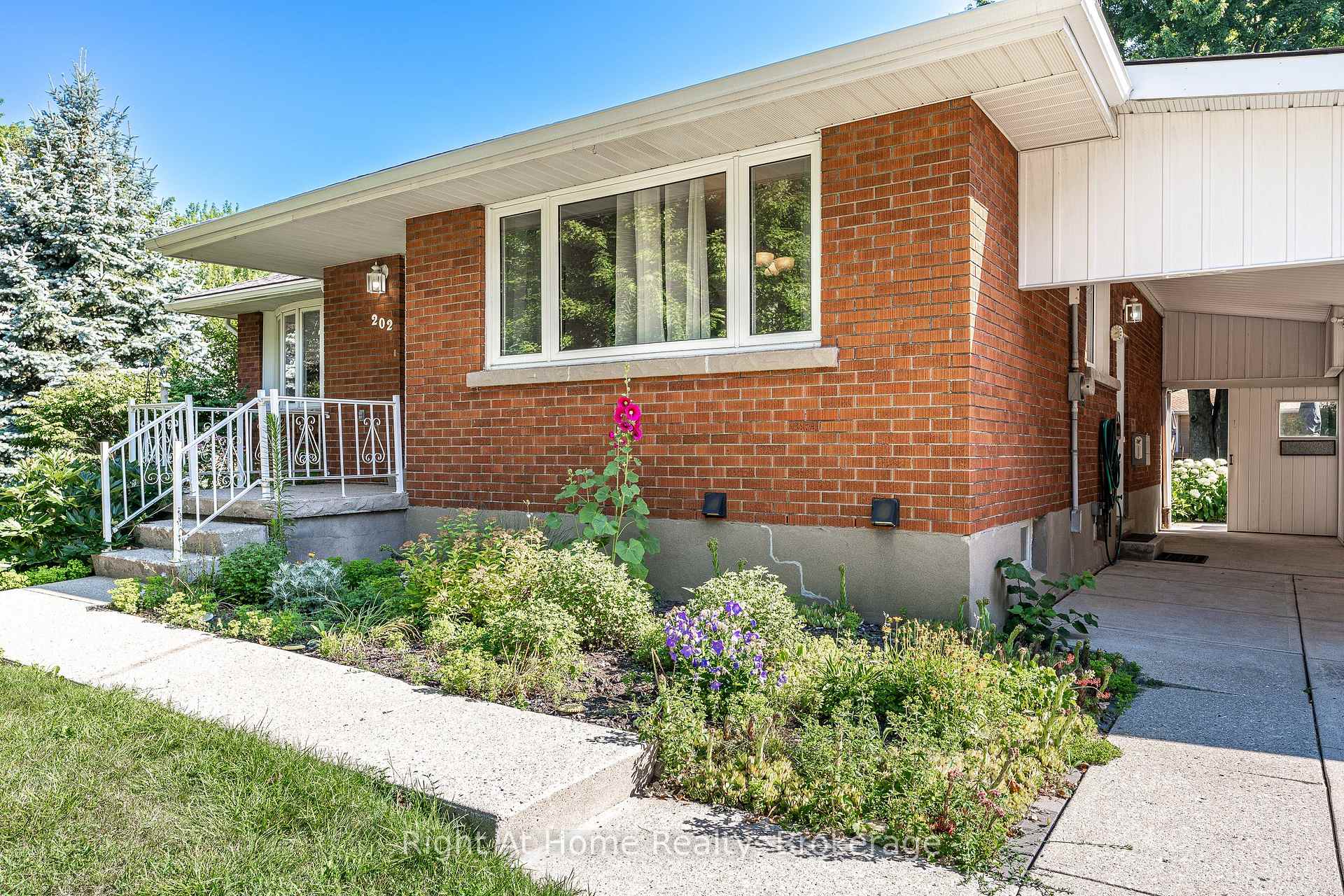 Photo 11 of 202 Easson Street, Stratford — HOMEH