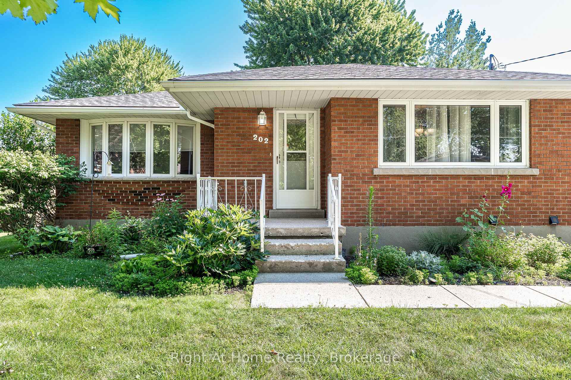 Photo 12 of 202 Easson Street, Stratford — HOMEH