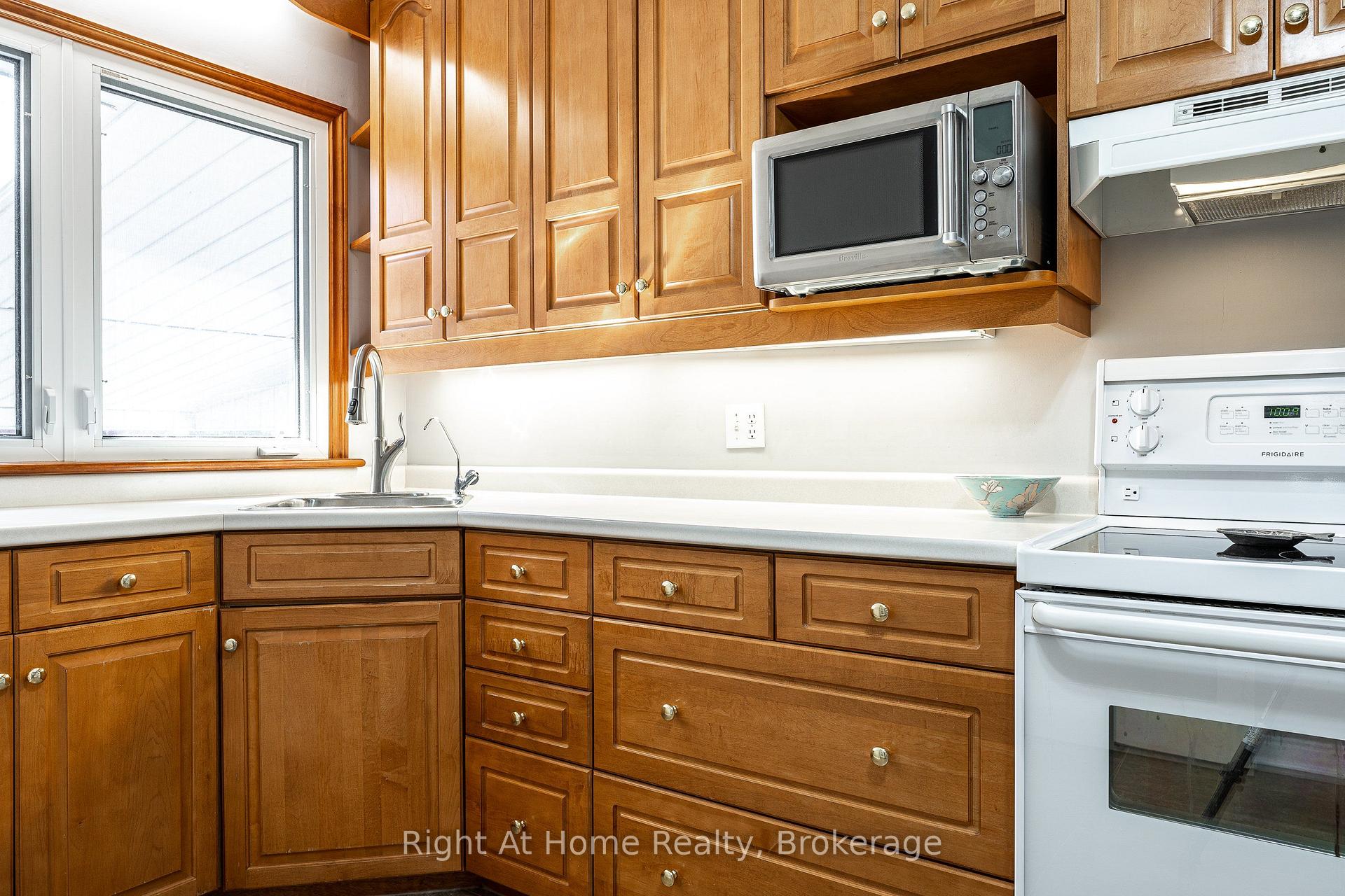 Photo 21 of 202 Easson Street, Stratford — HOMEH