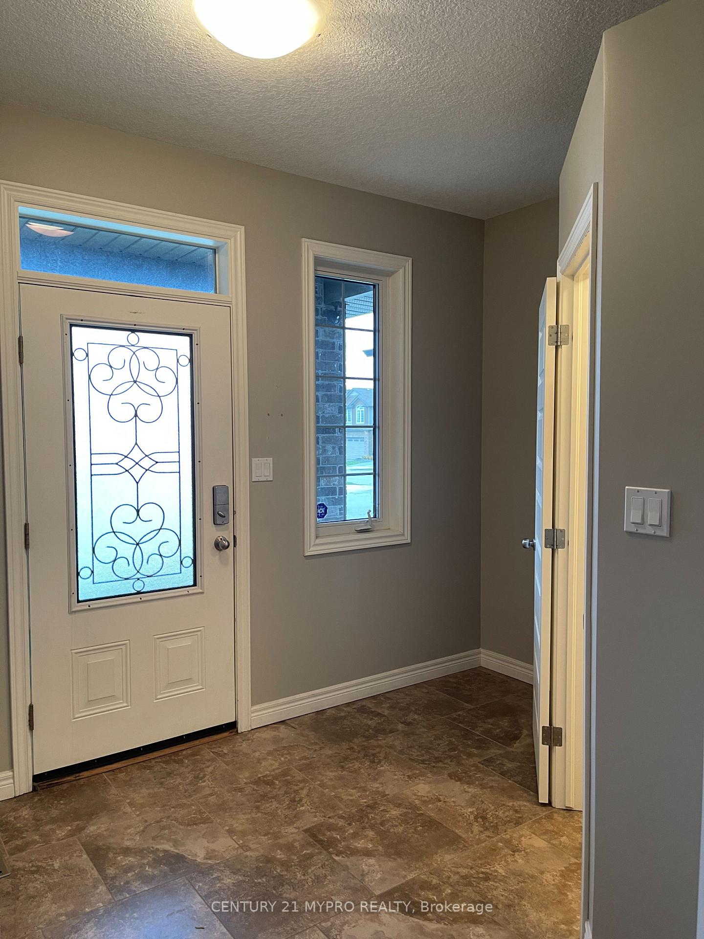 Photo 5 of 1005 Oakcrossing Gate, London, North M — HOMEH