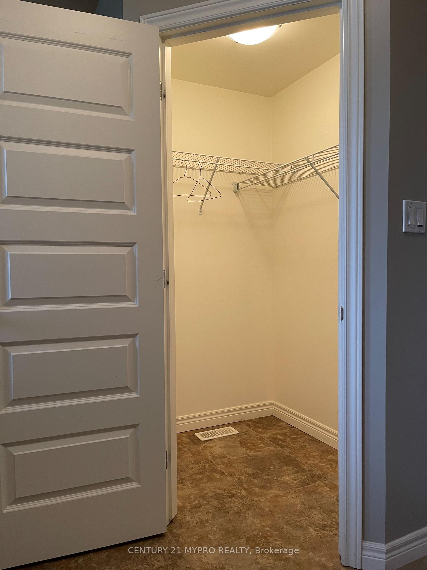 Photo 7 of 1005 Oakcrossing Gate, London, North M — HOMEH