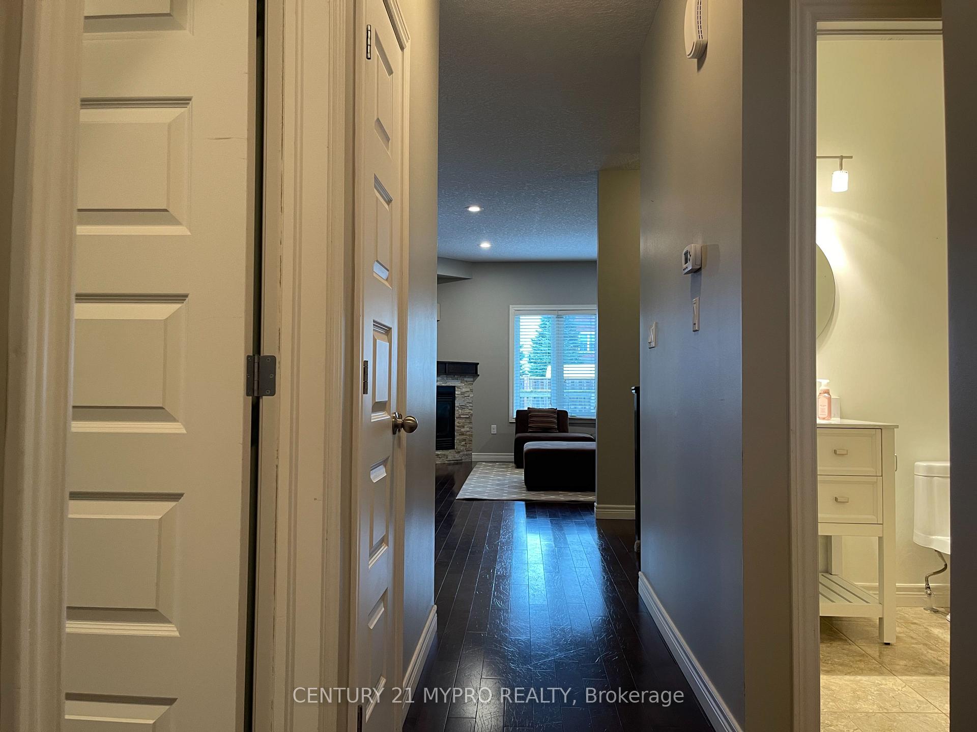 Photo 9 of 1005 Oakcrossing Gate, London, North M — HOMEH