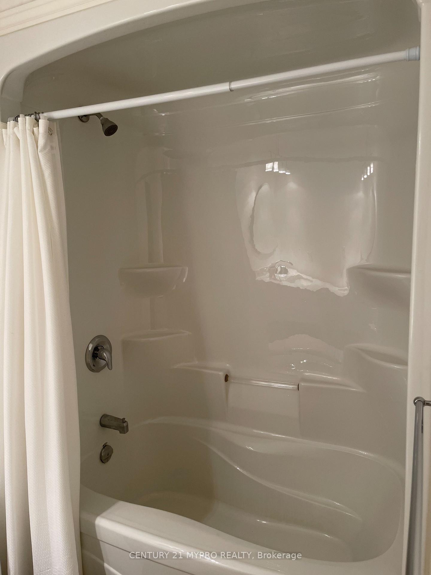 Photo 13 of 1005 Oakcrossing Gate, London, North M — HOMEH