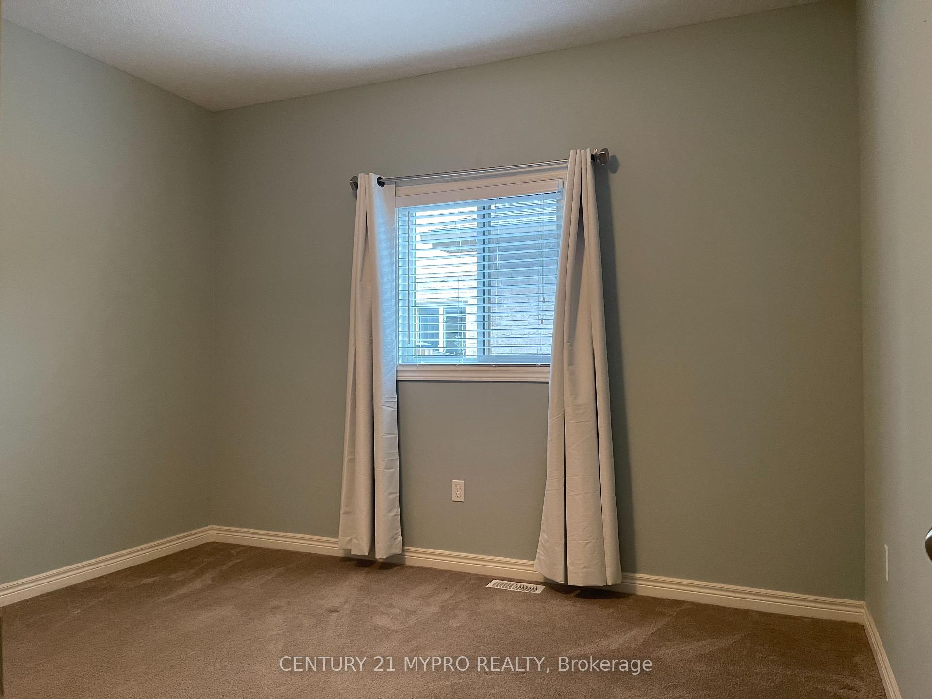 Photo 21 of 1005 Oakcrossing Gate, London, North M — HOMEH
