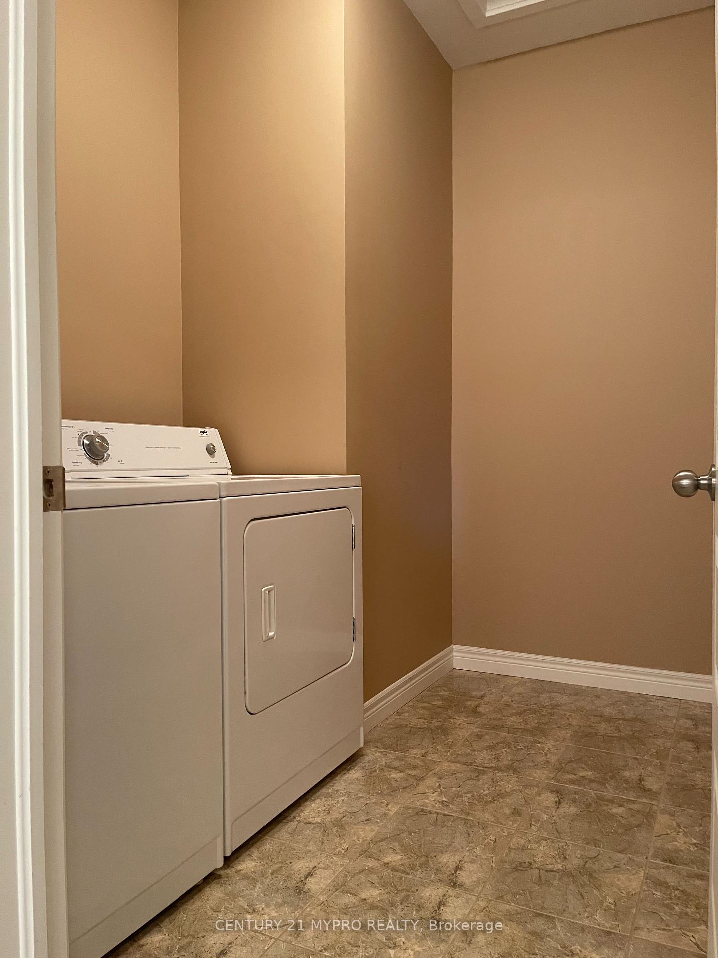 Photo 23 of 1005 Oakcrossing Gate, London, North M — HOMEH
