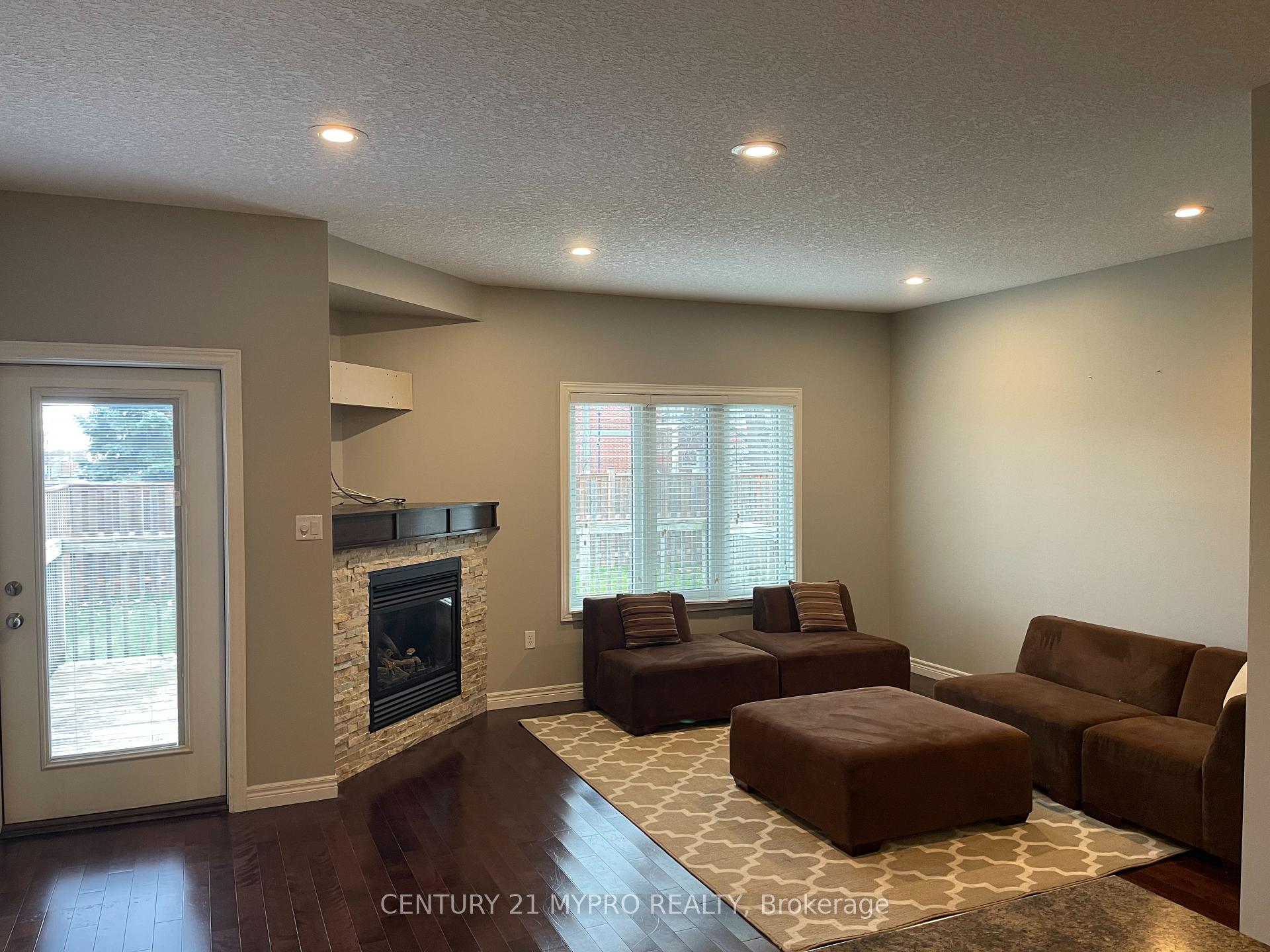 Photo 25 of 1005 Oakcrossing Gate, London, North M — HOMEH