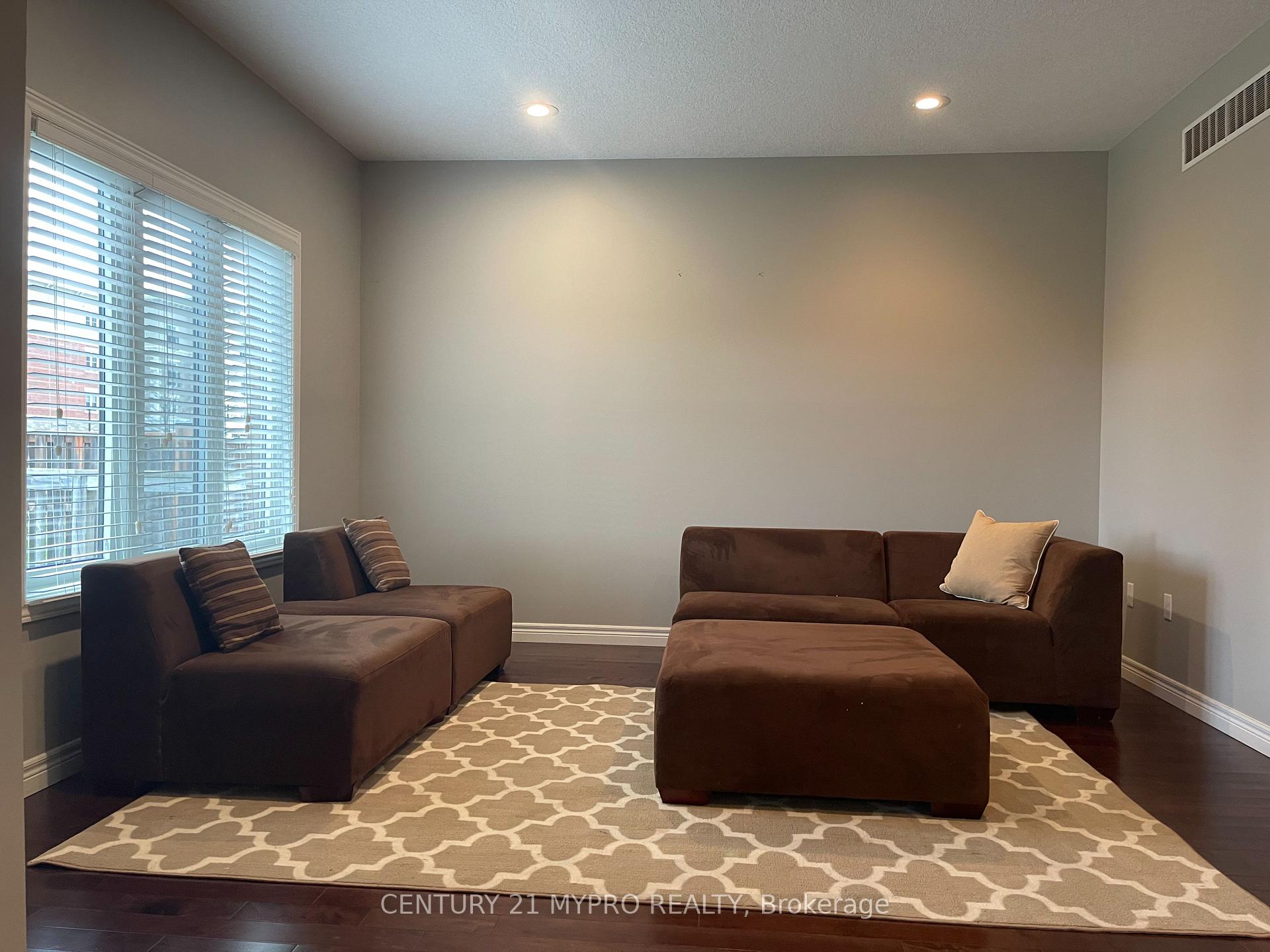 Photo 29 of 1005 Oakcrossing Gate, London, North M — HOMEH