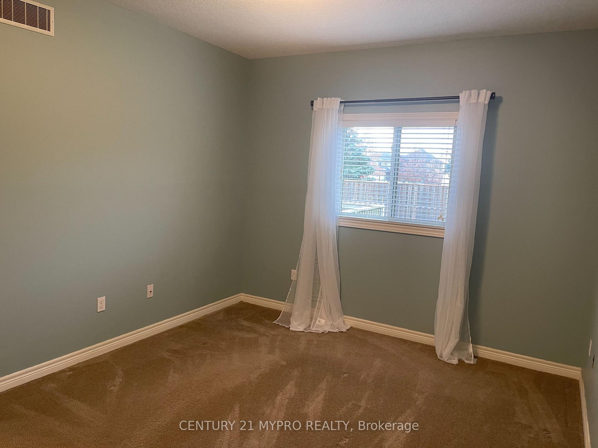 Photo 41 of 1005 Oakcrossing Gate, London, North M — HOMEH