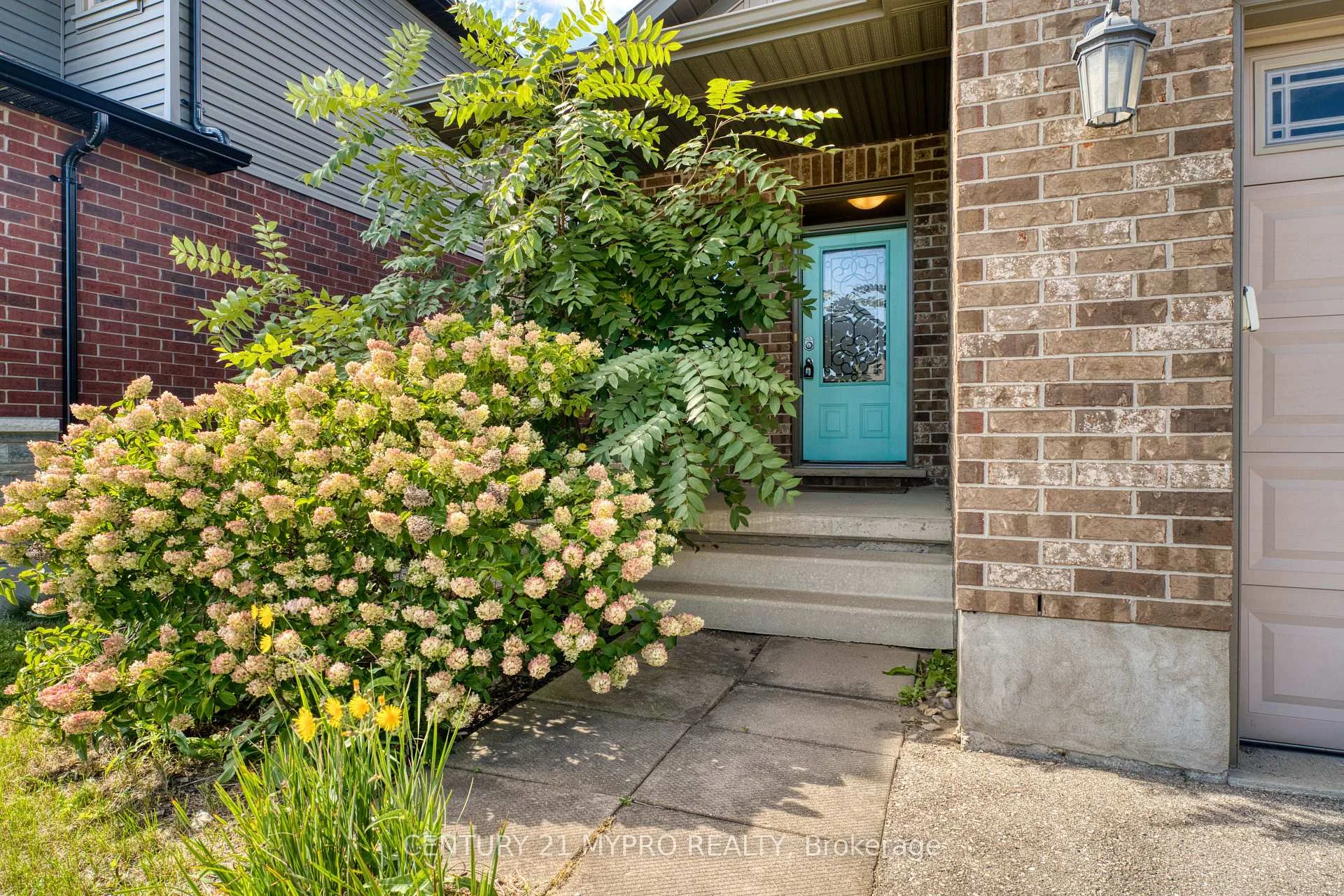 Photo 6 of 1005 Oakcrossing Gate, London, North M — HOMEH