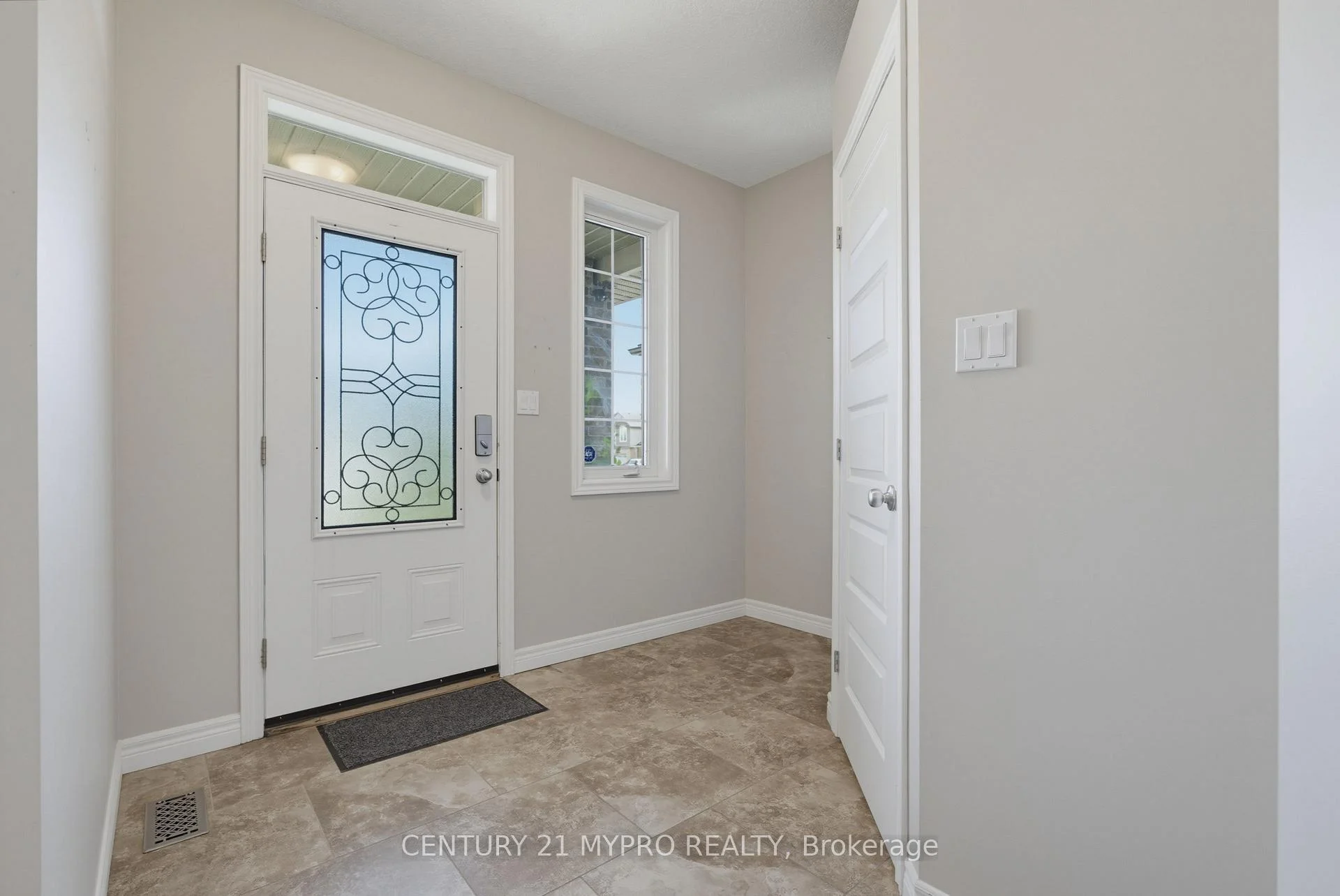 Photo 10 of 1005 Oakcrossing Gate, London, North M — HOMEH