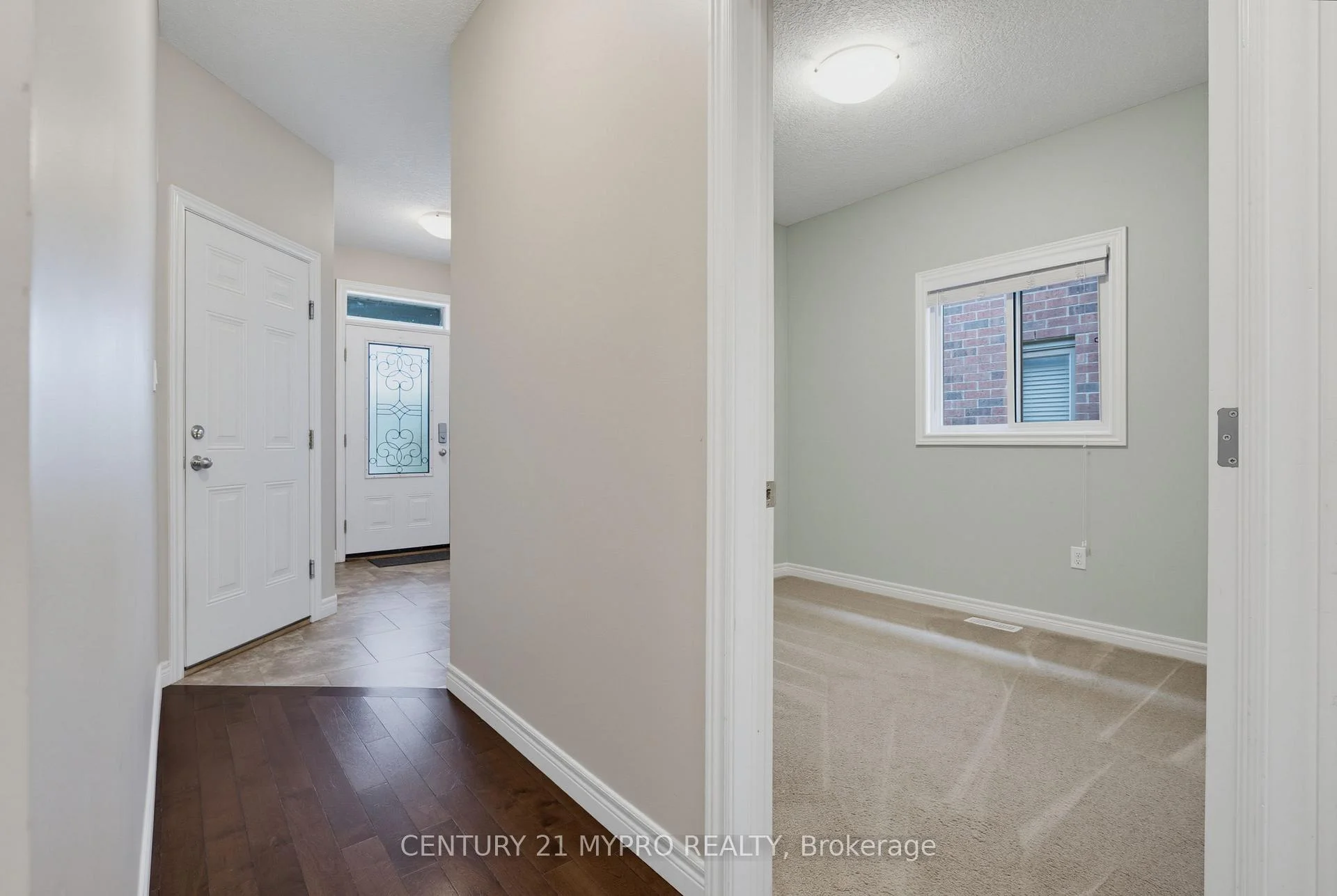 Photo 12 of 1005 Oakcrossing Gate, London, North M — HOMEH