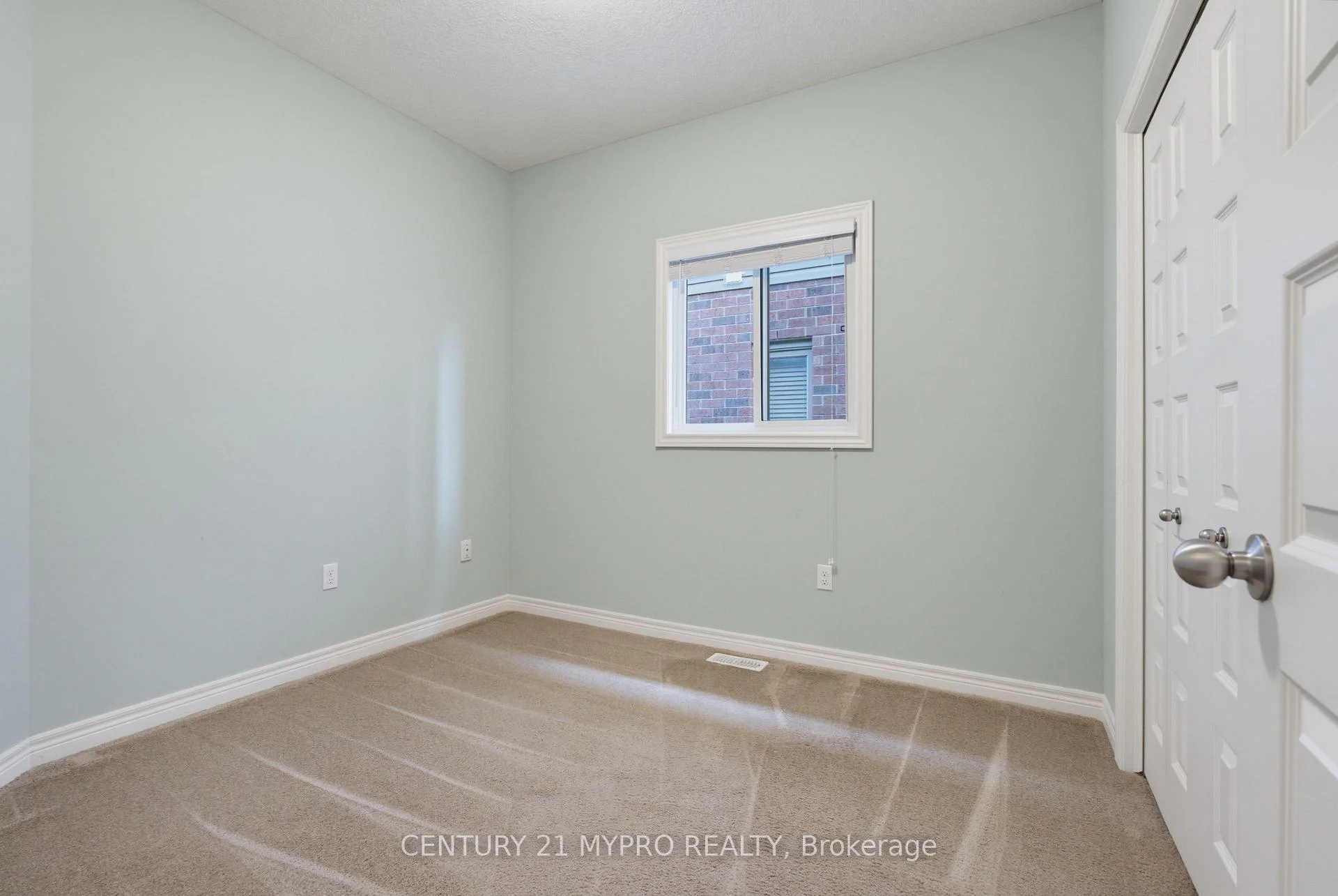 Photo 14 of 1005 Oakcrossing Gate, London, North M — HOMEH