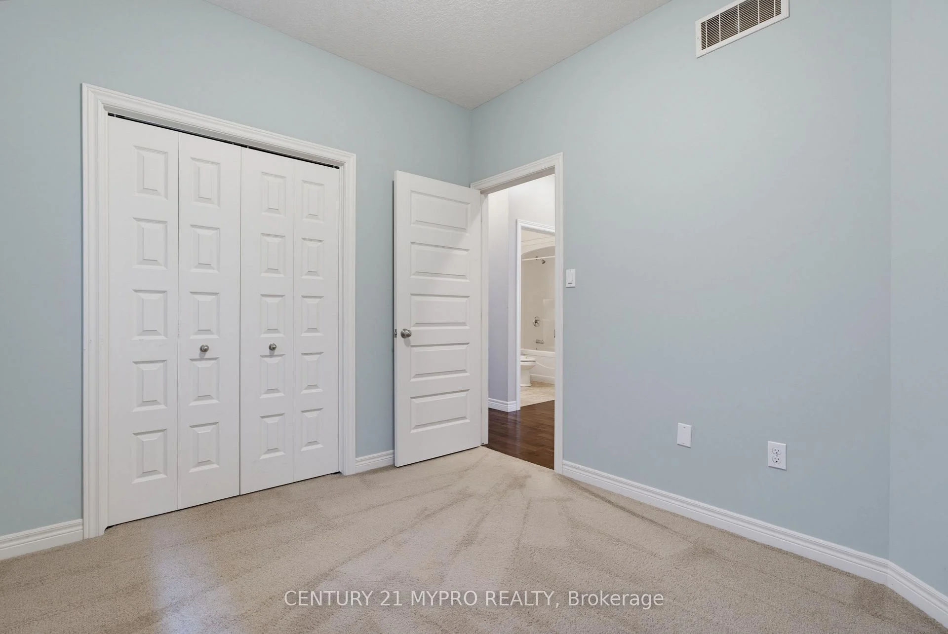 Photo 16 of 1005 Oakcrossing Gate, London, North M — HOMEH