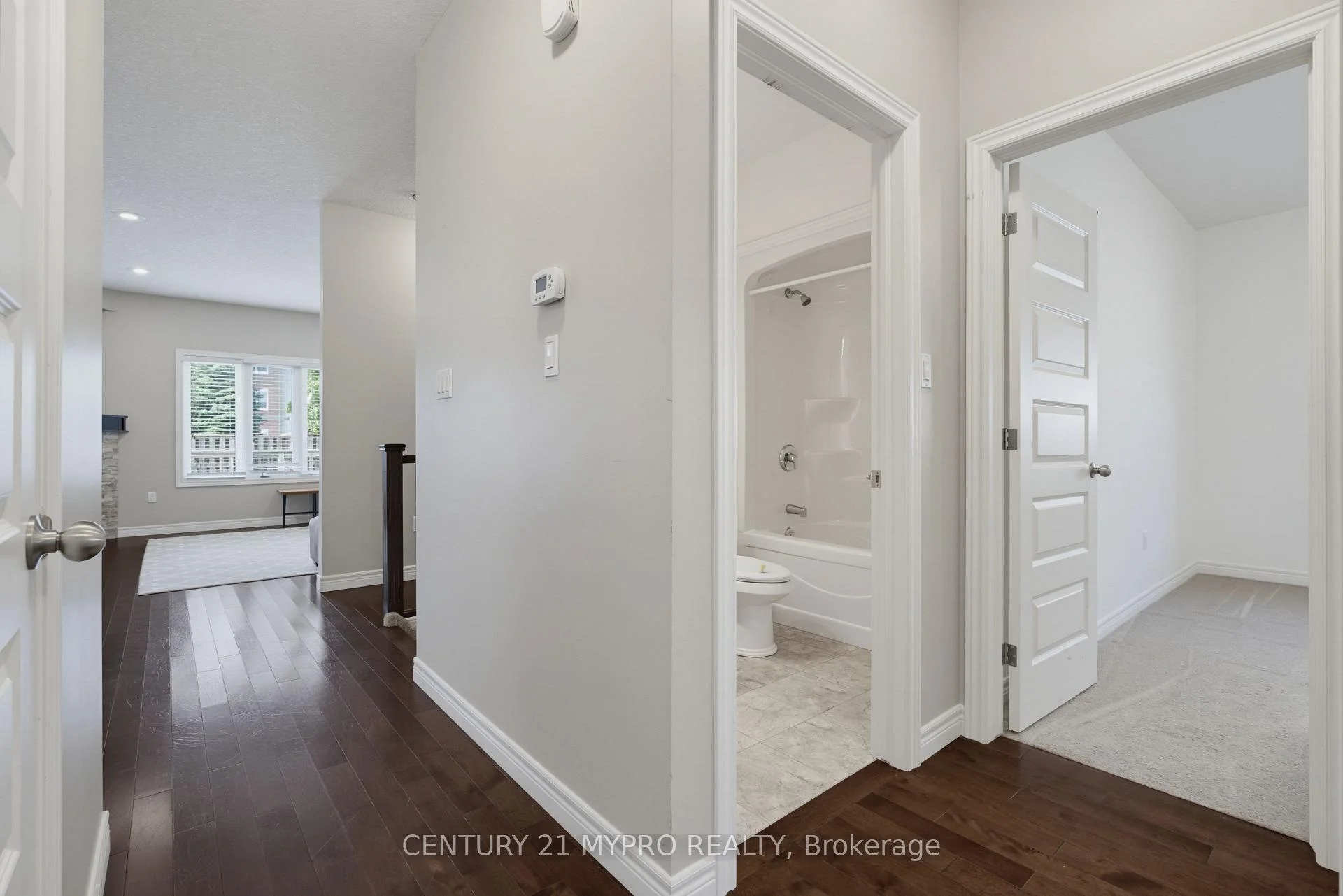 Photo 18 of 1005 Oakcrossing Gate, London, North M — HOMEH
