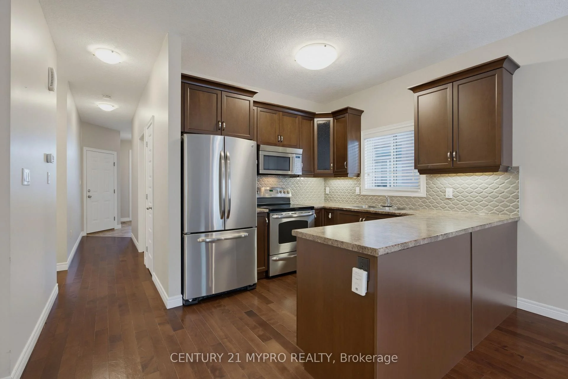 Photo 20 of 1005 Oakcrossing Gate, London, North M — HOMEH