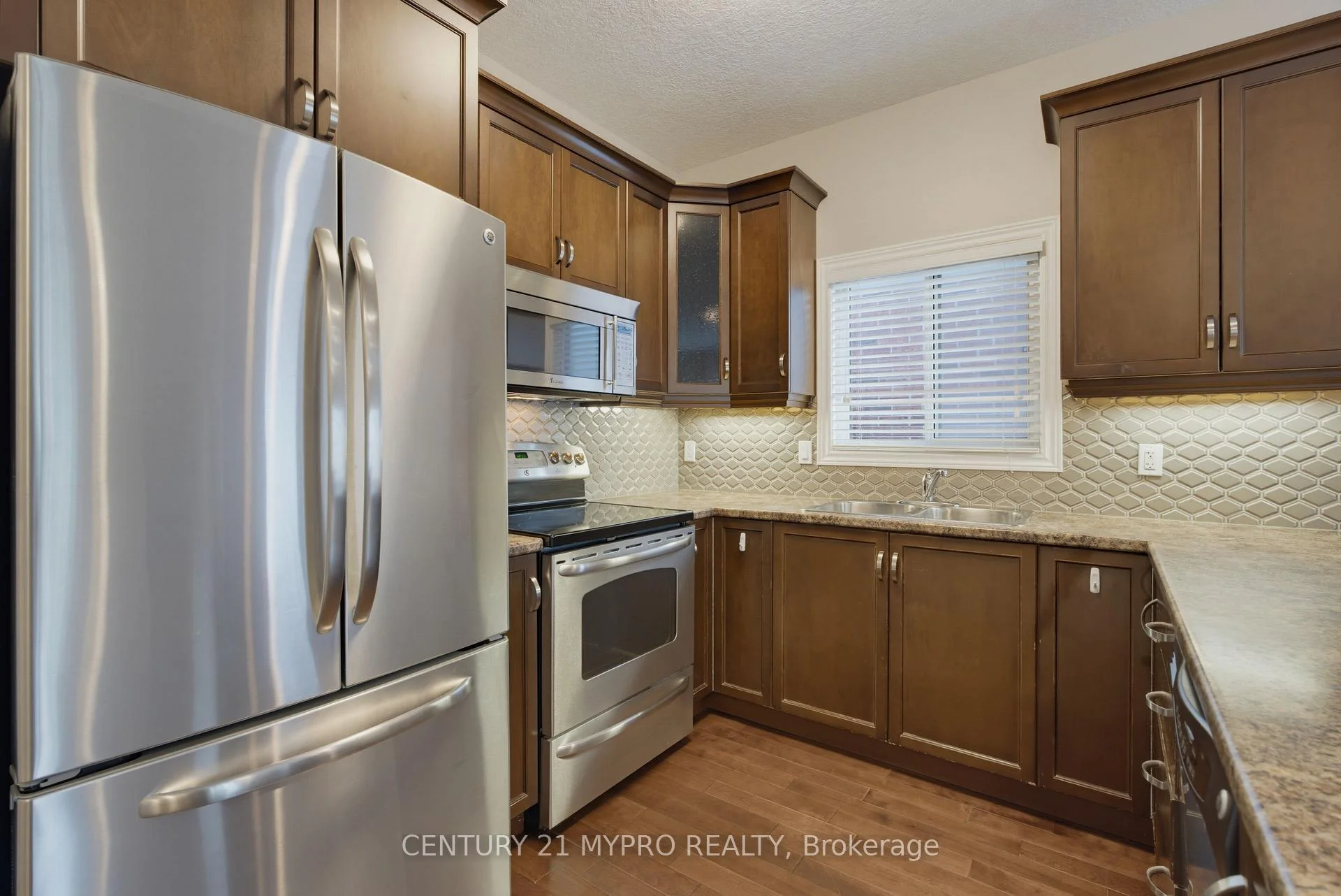 Photo 24 of 1005 Oakcrossing Gate, London, North M — HOMEH