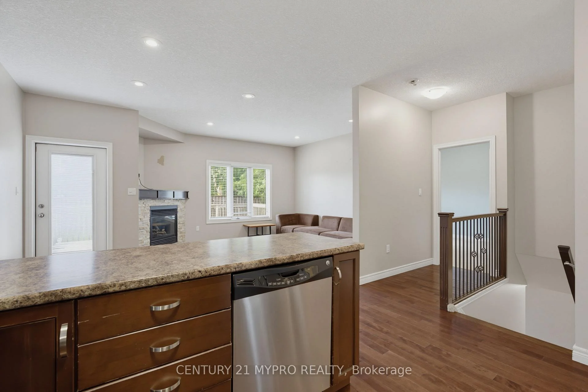 Photo 26 of 1005 Oakcrossing Gate, London, North M — HOMEH