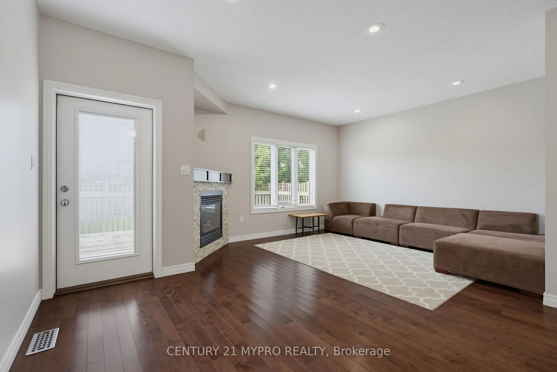 Photo 28 of 1005 Oakcrossing Gate, London, North M — HOMEH