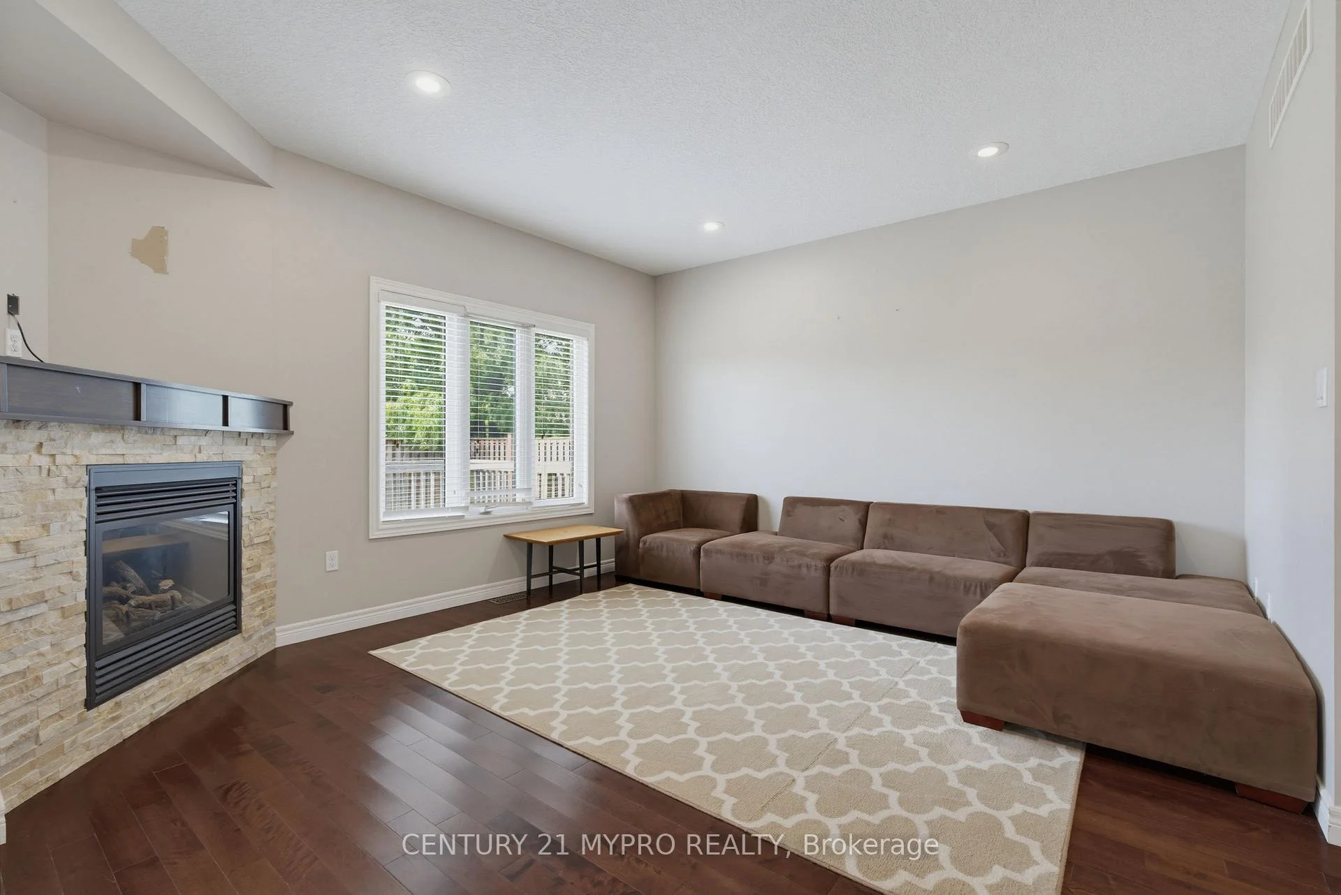 Photo 30 of 1005 Oakcrossing Gate, London, North M — HOMEH