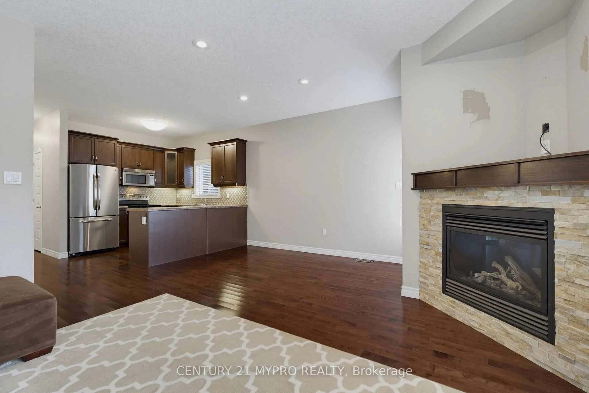 Photo 32 of 1005 Oakcrossing Gate, London, North M — HOMEH