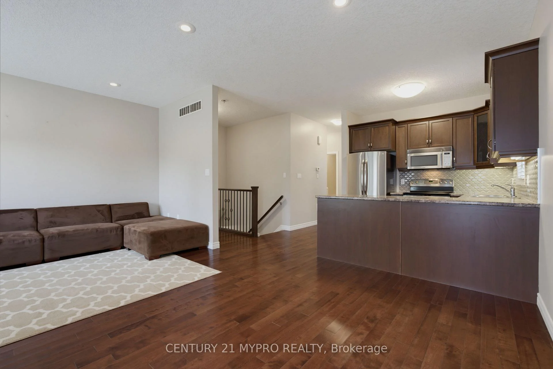 Photo 34 of 1005 Oakcrossing Gate, London, North M — HOMEH