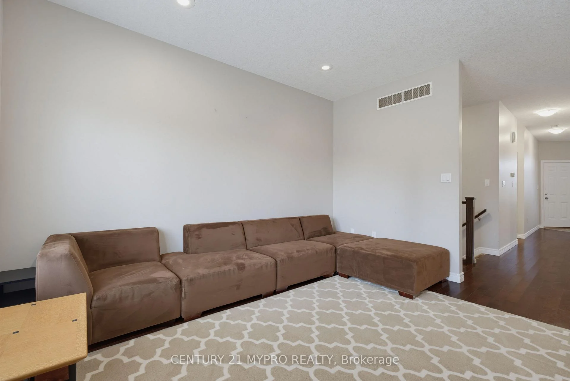 Photo 36 of 1005 Oakcrossing Gate, London, North M — HOMEH