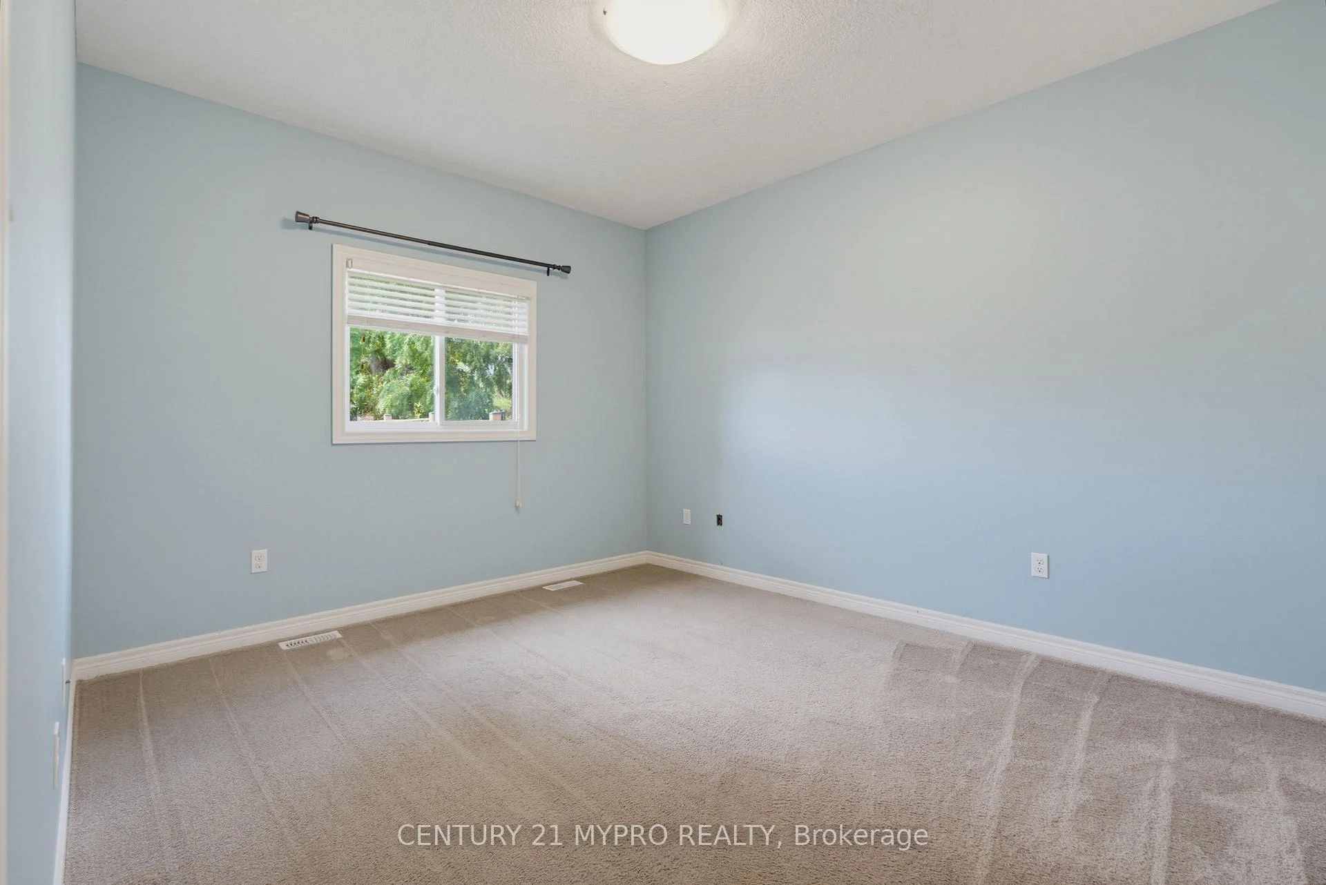 Photo 38 of 1005 Oakcrossing Gate, London, North M — HOMEH