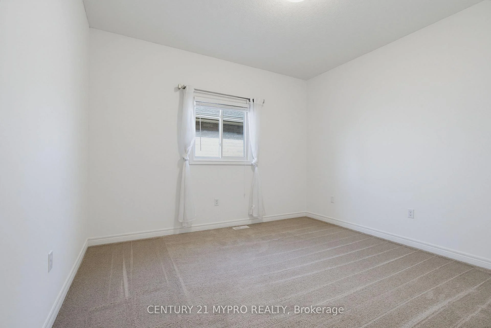 Photo 44 of 1005 Oakcrossing Gate, London, North M — HOMEH