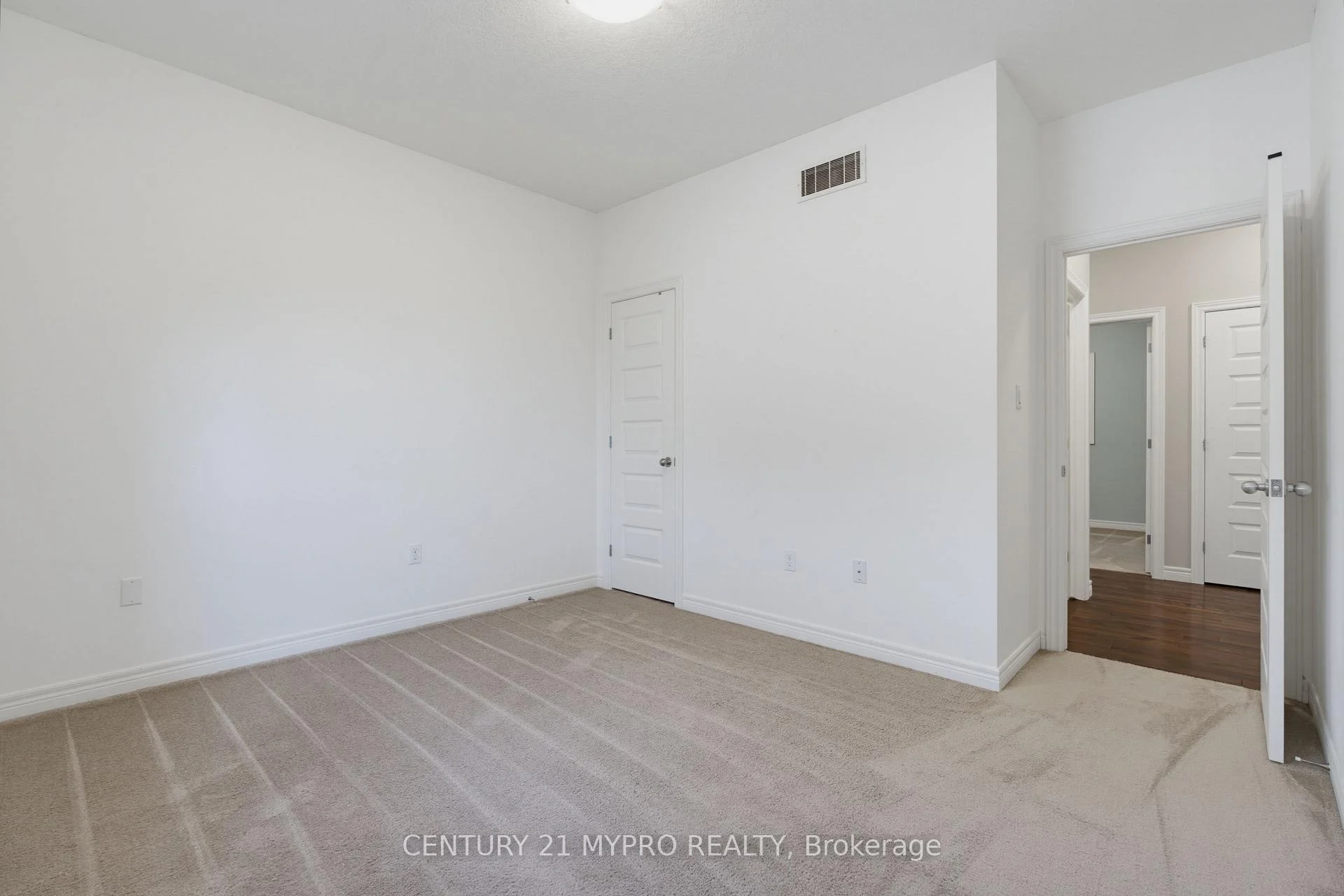 Photo 46 of 1005 Oakcrossing Gate, London, North M — HOMEH