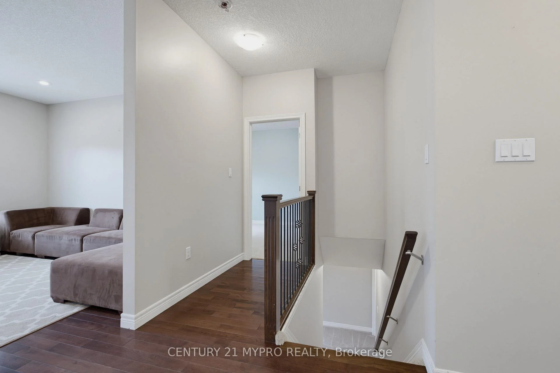 Photo 52 of 1005 Oakcrossing Gate, London, North M — HOMEH