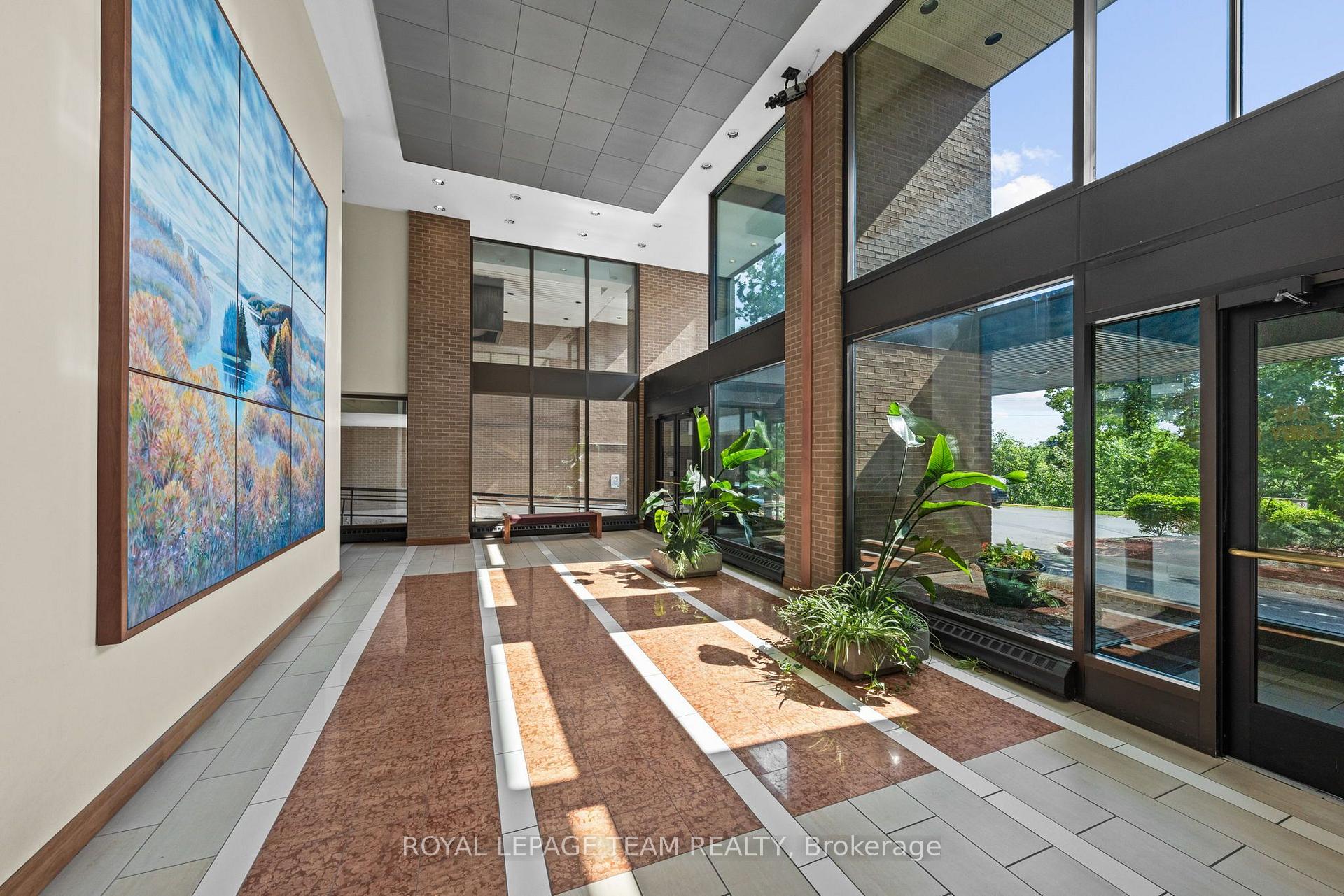Photo 8 of Unit 912, 515 St Laurent Boulevard, Ottawa, Viscount Alexander Park — HOMEH