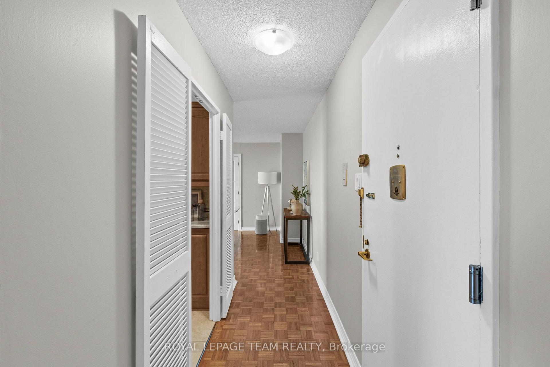 Photo 10 of Unit 912, 515 St Laurent Boulevard, Ottawa, Viscount Alexander Park — HOMEH
