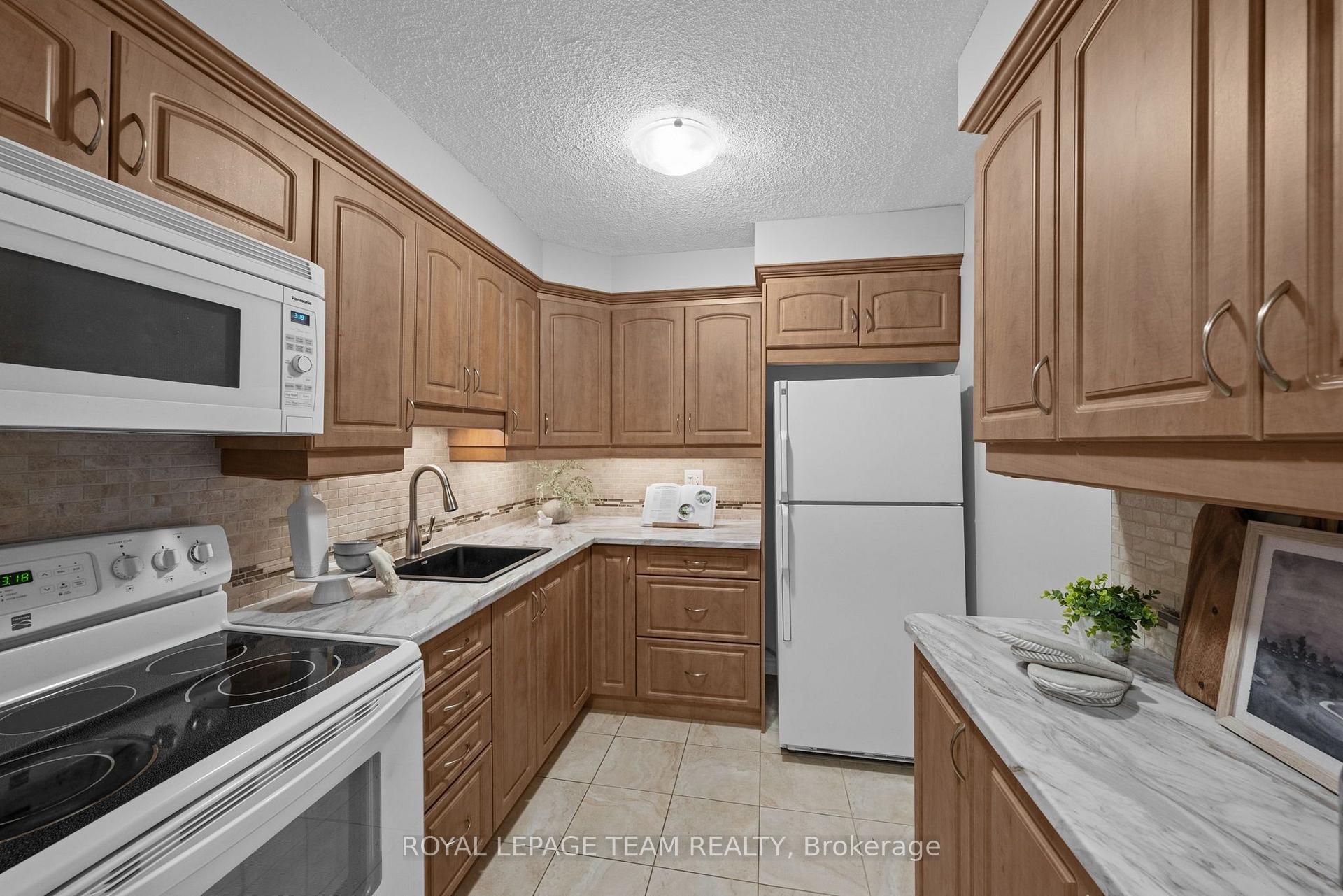 Photo 11 of Unit 912, 515 St Laurent Boulevard, Ottawa, Viscount Alexander Park — HOMEH