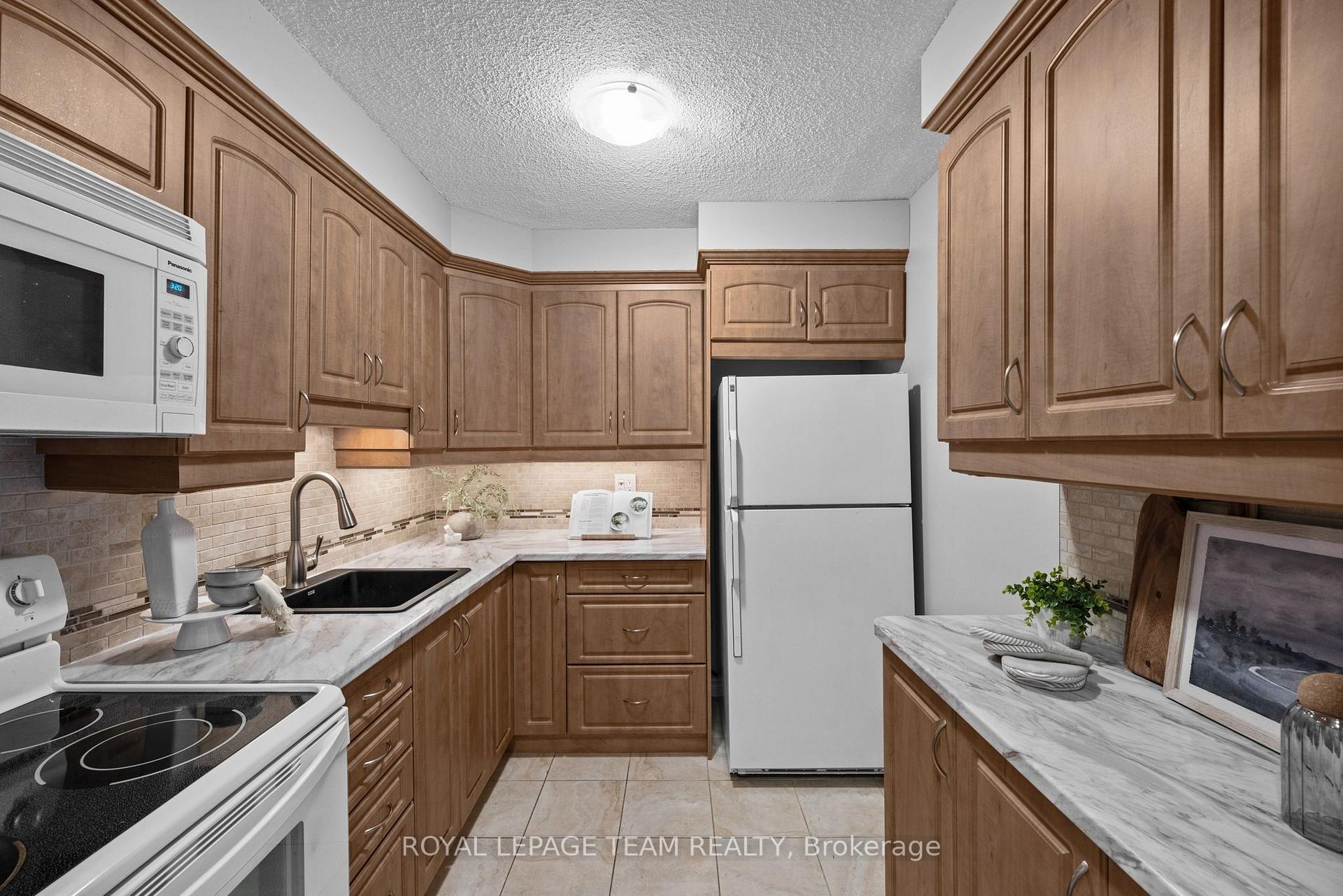 Photo 12 of Unit 912, 515 St Laurent Boulevard, Ottawa, Viscount Alexander Park — HOMEH
