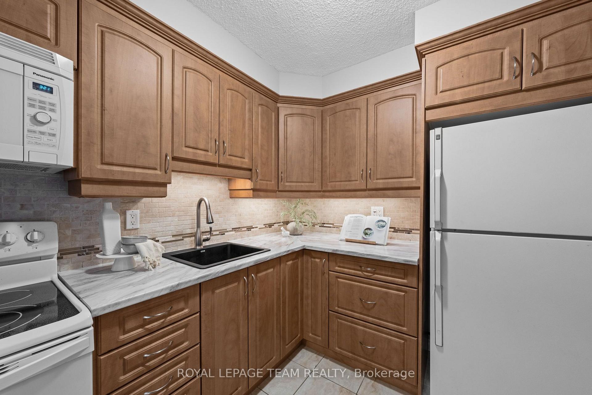 Photo 13 of Unit 912, 515 St Laurent Boulevard, Ottawa, Viscount Alexander Park — HOMEH