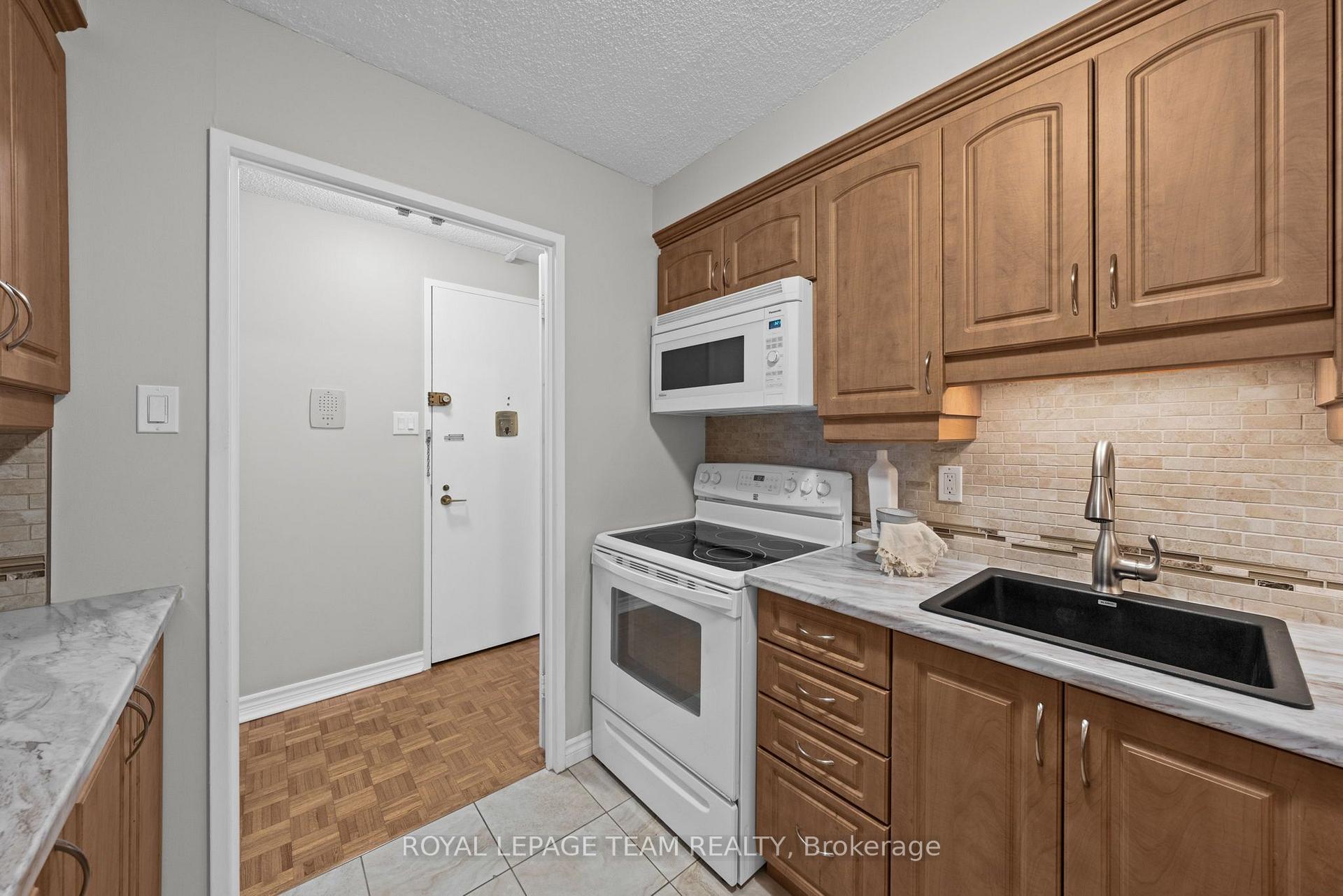 Photo 14 of Unit 912, 515 St Laurent Boulevard, Ottawa, Viscount Alexander Park — HOMEH