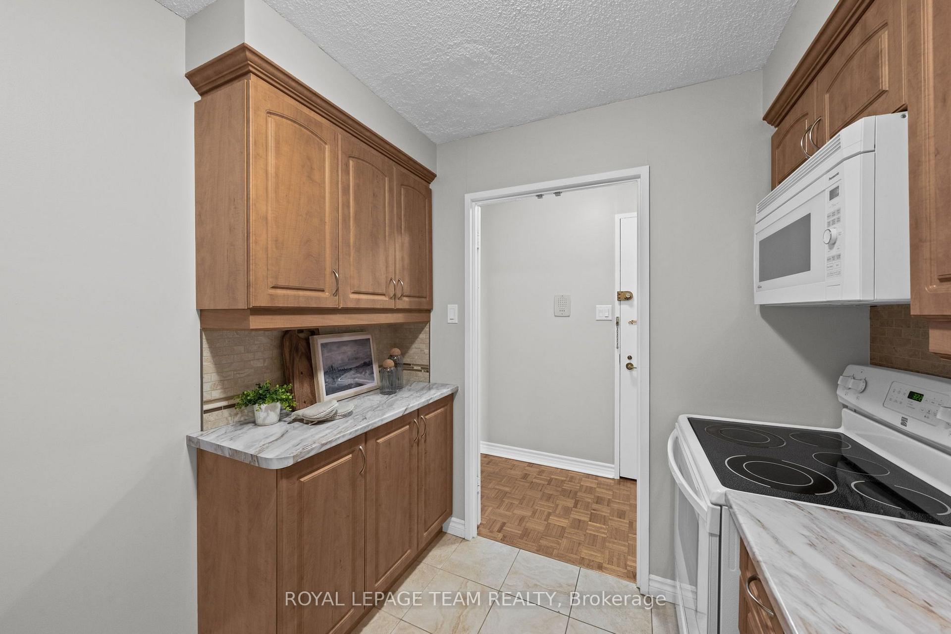 Photo 15 of Unit 912, 515 St Laurent Boulevard, Ottawa, Viscount Alexander Park — HOMEH