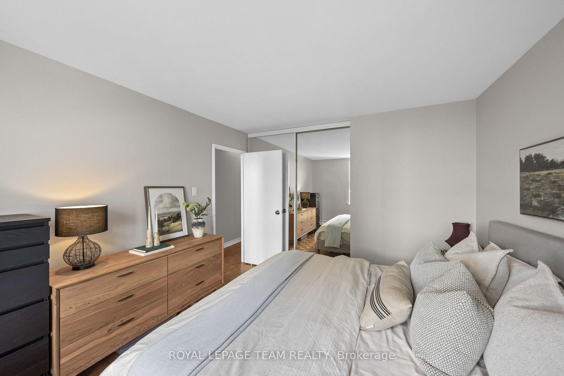 Photo 26 of Unit 912, 515 St Laurent Boulevard, Ottawa, Viscount Alexander Park — HOMEH