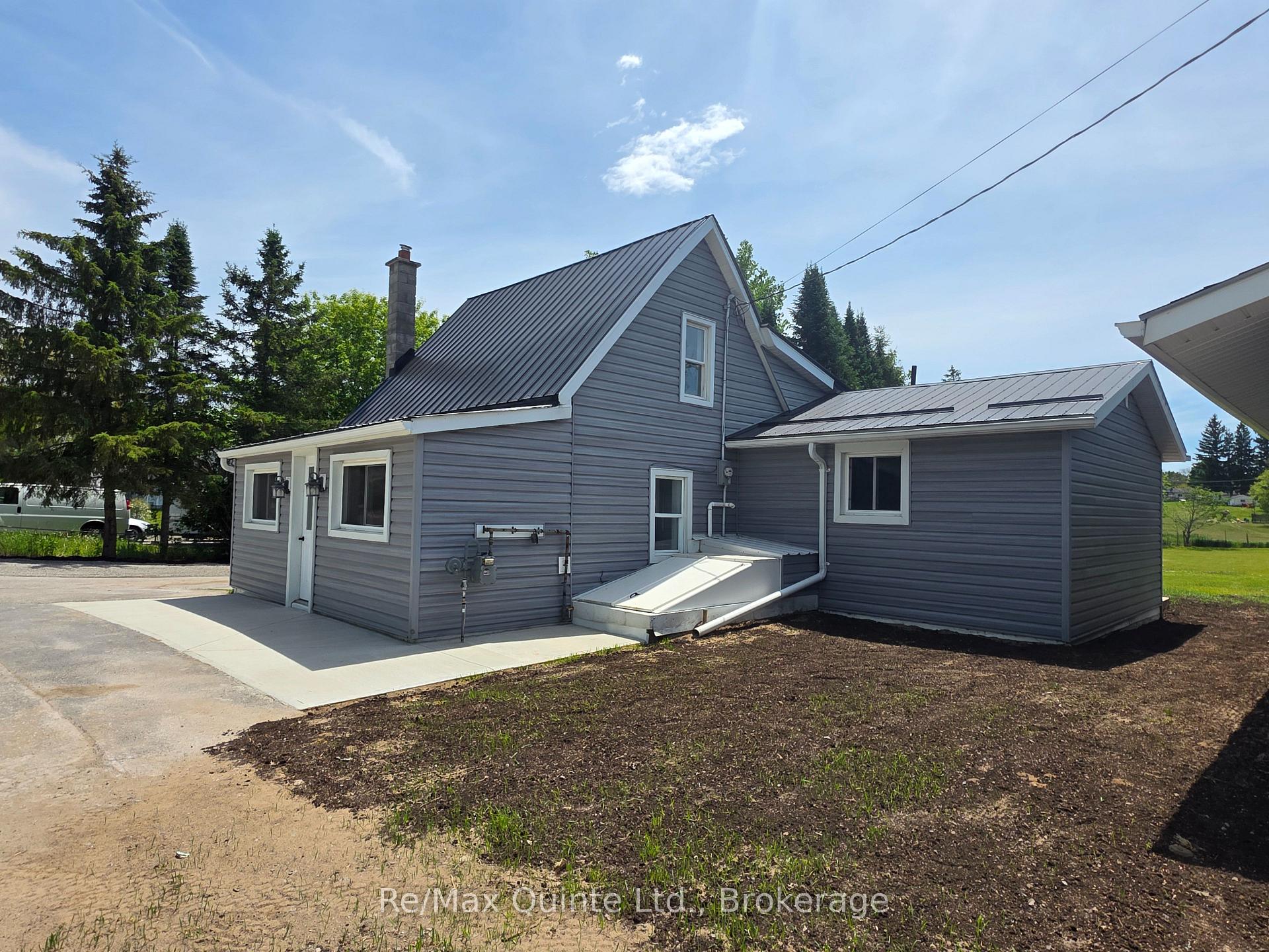 Photo 2 of 61 County Road 1, Prince Edward County, Hallowell Ward — HOMEH