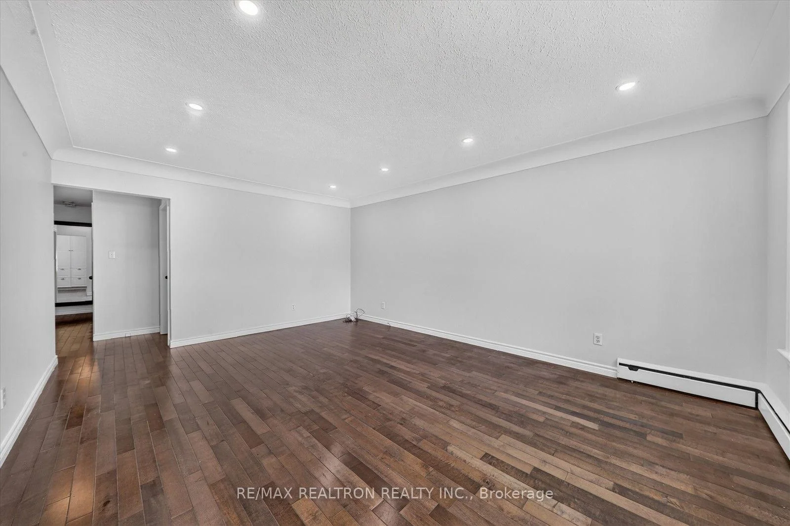 Photo 14 of 618 Upper Ottawa Street, Hamilton, Sherwood — HOMEH