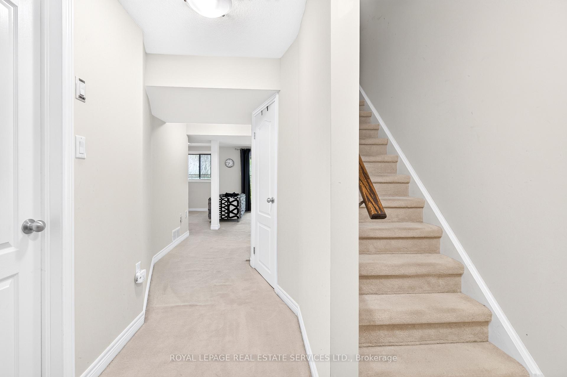 Photo 23 of 113 Liddycoat Lane, Hamilton, Ancaster — HOMEH