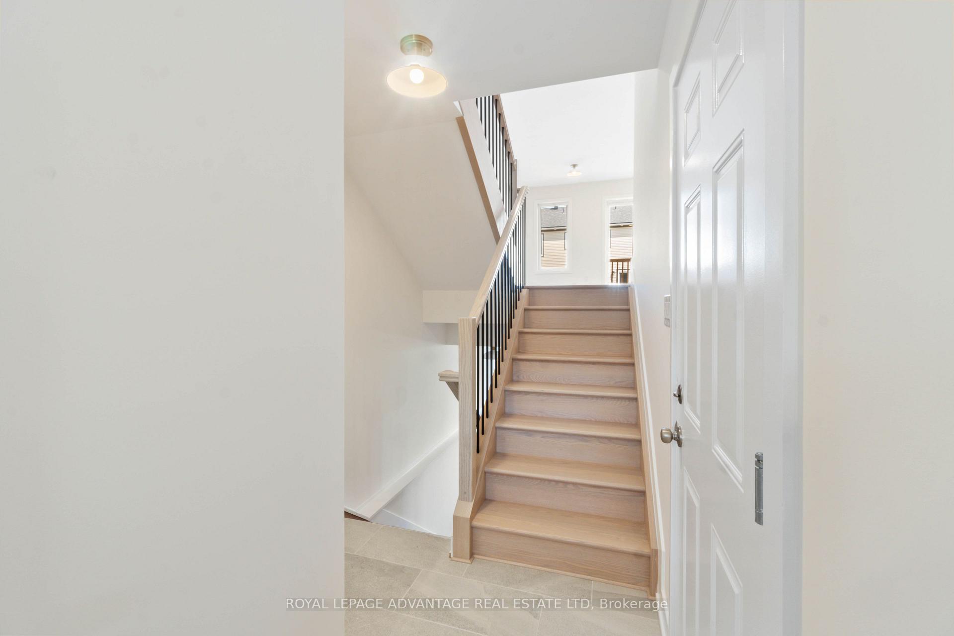 Photo 2 of 35 Whitcomb Crescent, Smiths Falls, Smiths Falls — HOMEH