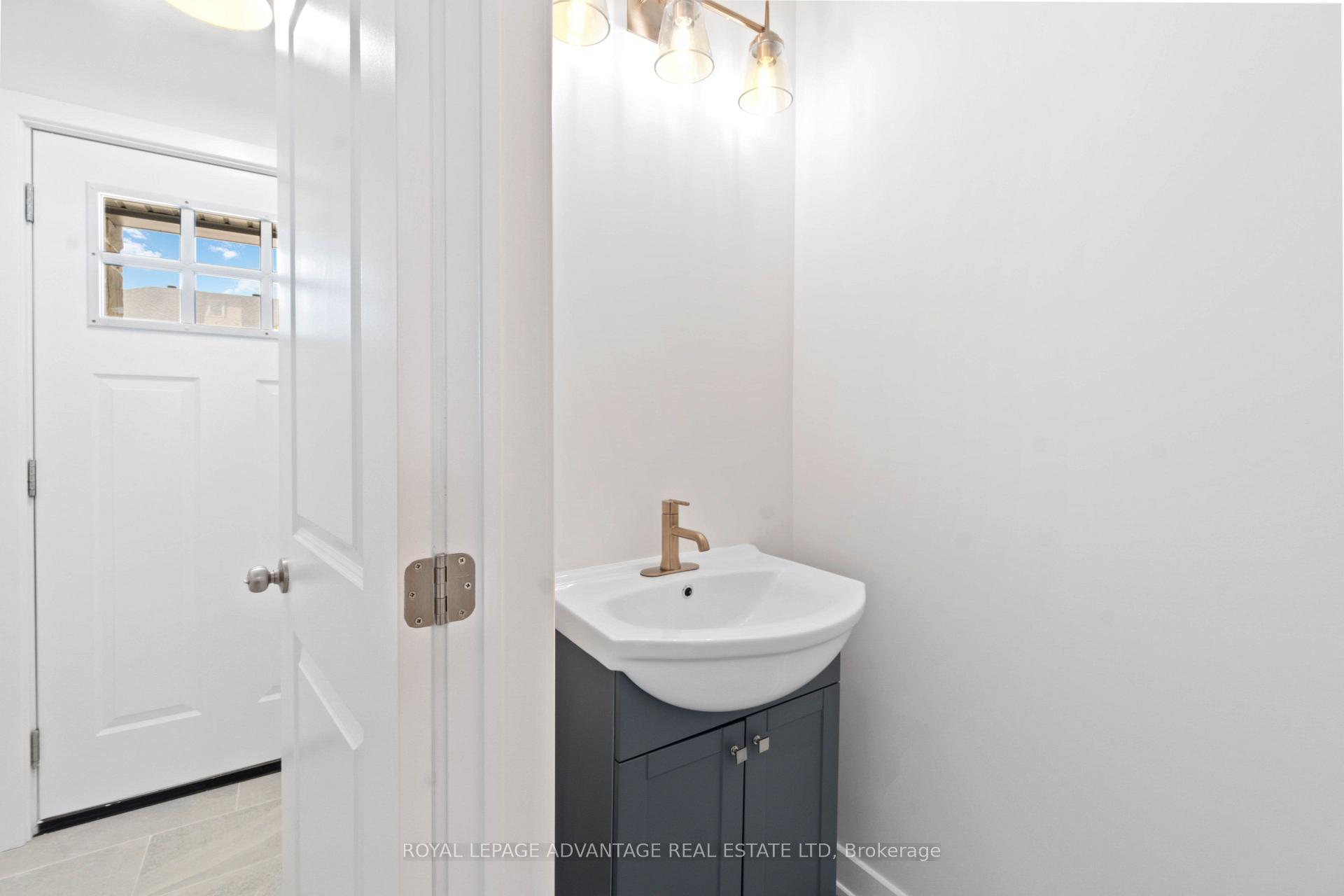 Photo 3 of 35 Whitcomb Crescent, Smiths Falls, Smiths Falls — HOMEH