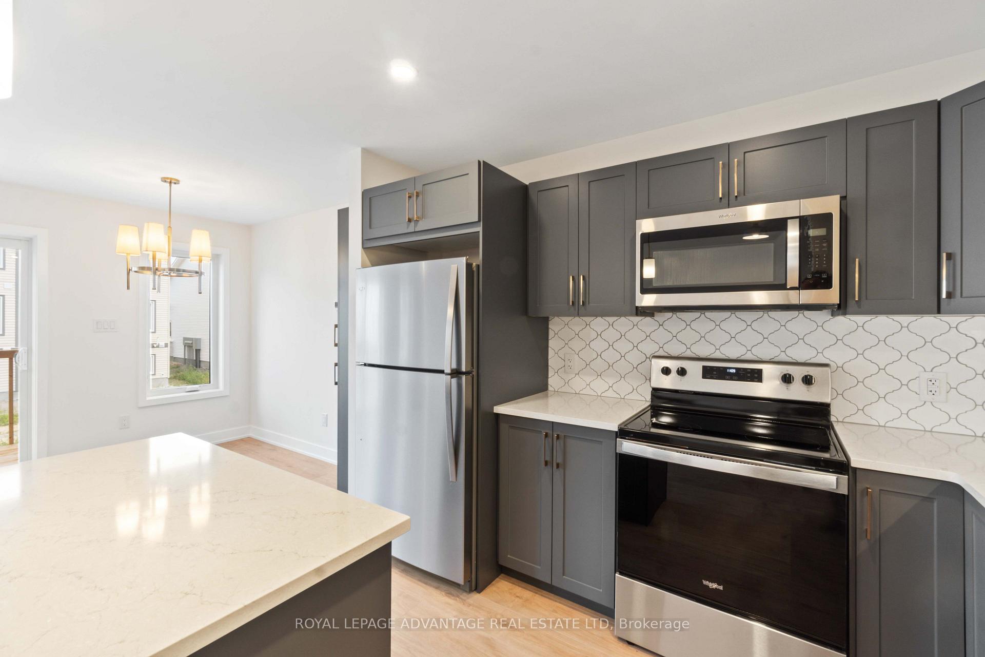 Photo 8 of 35 Whitcomb Crescent, Smiths Falls, Smiths Falls — HOMEH