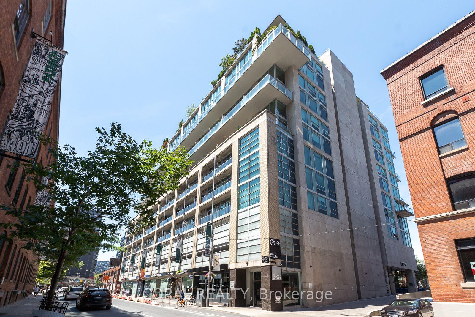 Front of Unit 915, 388 Richmond Street W